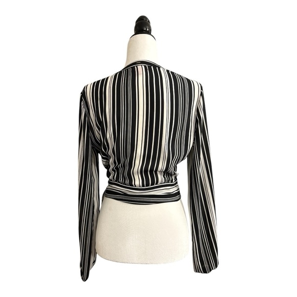 Guess Semi Sheer Black and White Long Sleeve Striped Wrap Top Women’s Sz Medium - Picture 2 of 8